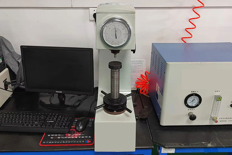 Rockwell-Hardness-Tester